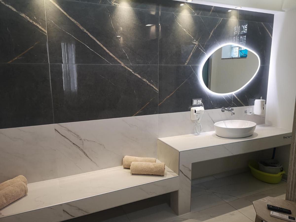 Amalia Deluxe Villas Nea Vrasna Bagian luar foto